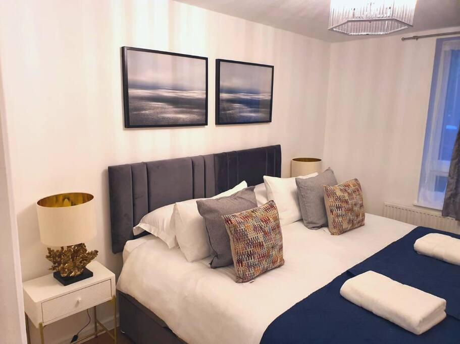 Aisiki At Tottenham Hale, 4-bedroom And 2-bathroom, Pet-friendly Duplex Flat, King Or Twin Beds With Free Wi-fi & Parking Space Appartement *
