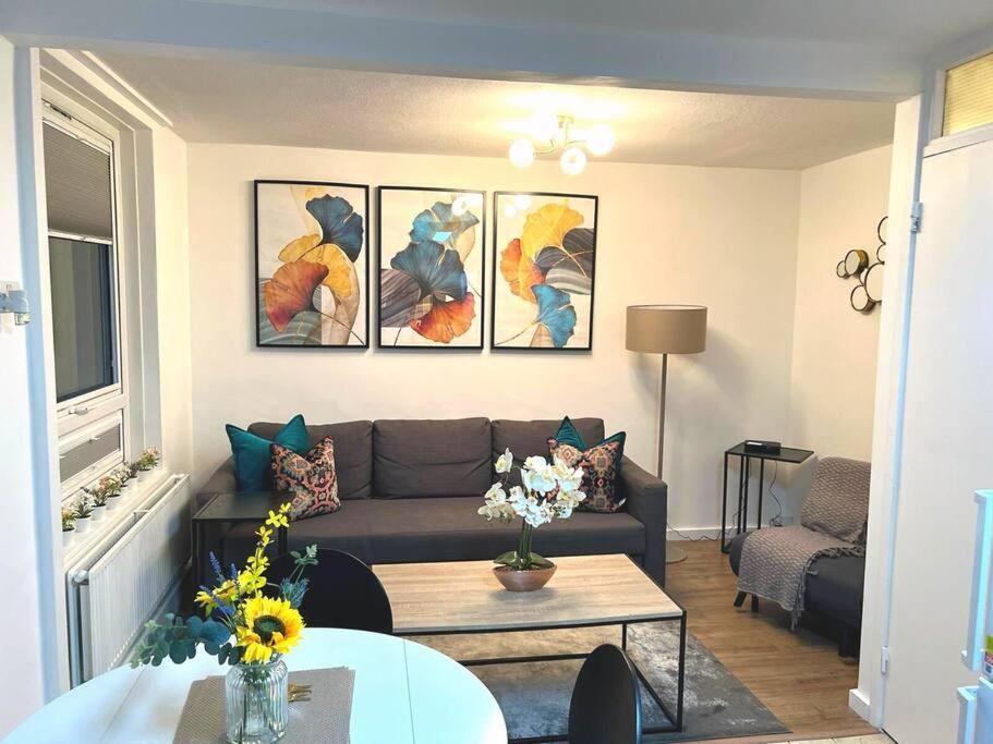 Aisiki At Tottenham Hale, 4-bedroom And 2-bathroom, Pet-friendly Duplex Flat, King Or Twin Beds With Free Wi-fi & Parking Space Londres