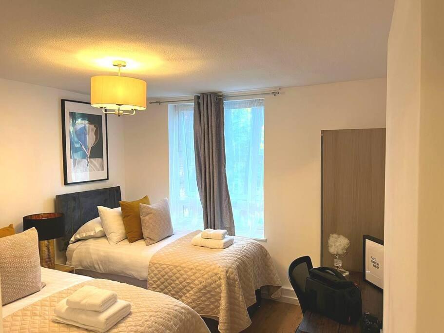 Aisiki At Tottenham Hale, 4-bedroom And 2-bathroom, Pet-friendly Duplex Flat, King Or Twin Beds With Free Wi-fi & Parking Space *