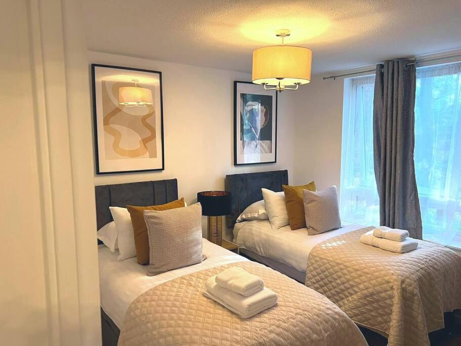 Aisiki At Tottenham Hale, 4-bedroom And 2-bathroom, Pet-friendly Duplex Flat, King Or Twin Beds With Free Wi-fi & Parking Space *