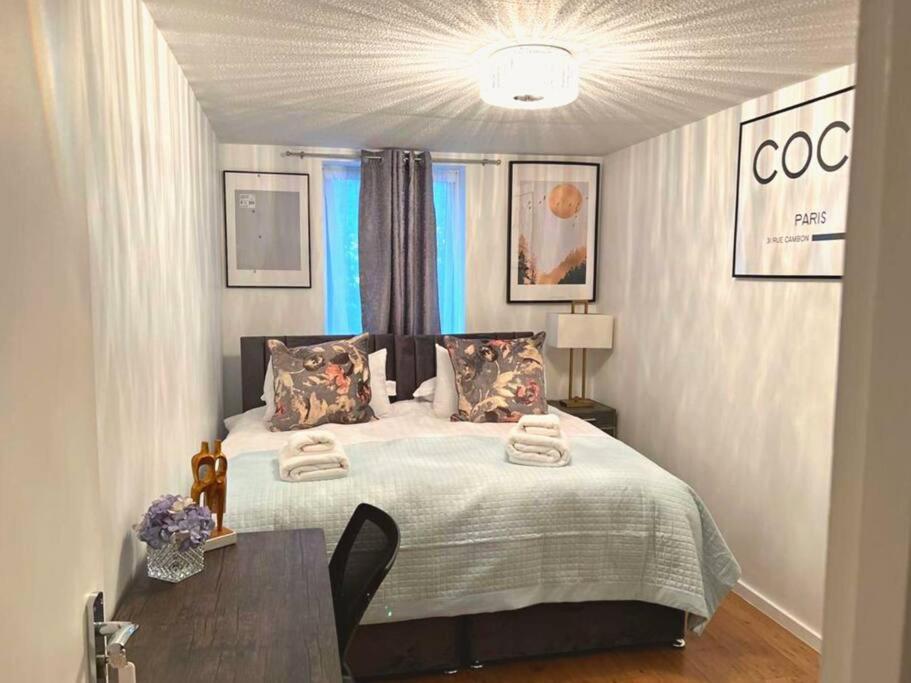 Appartement Aisiki At Tottenham Hale, 4-bedroom And 2-bathroom, Pet-friendly Duplex Flat, King Or Twin Beds With Free Wi-fi & Parking Space Londres