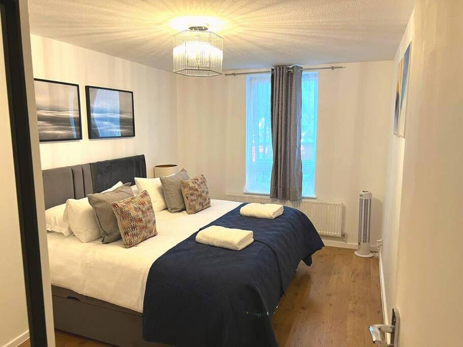 Aisiki At Tottenham Hale, 4-bedroom And 2-bathroom, Pet-friendly Duplex Flat, King Or Twin Beds With Free Wi-fi & Parking Space Appartement