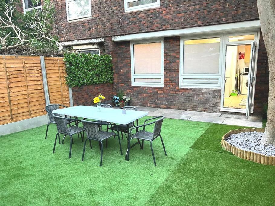 Aisiki At Tottenham Hale, 4-bedroom And 2-bathroom, Pet-friendly Duplex Flat, King Or Twin Beds With Free Wi-fi & Parking Space