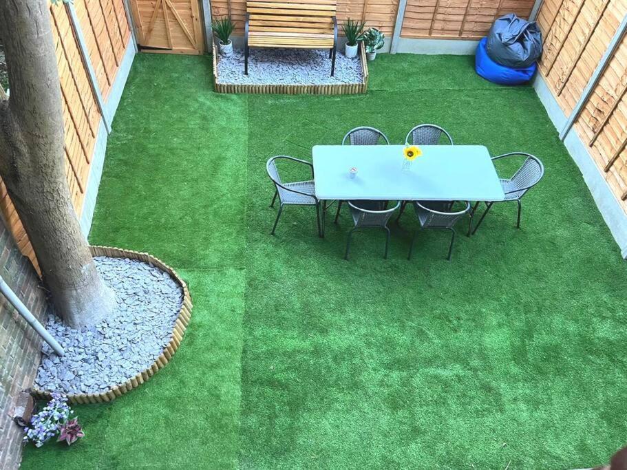 Aisiki At Tottenham Hale, 4-bedroom And 2-bathroom, Pet-friendly Duplex Flat, King Or Twin Beds With Free Wi-fi & Parking Space * Londres