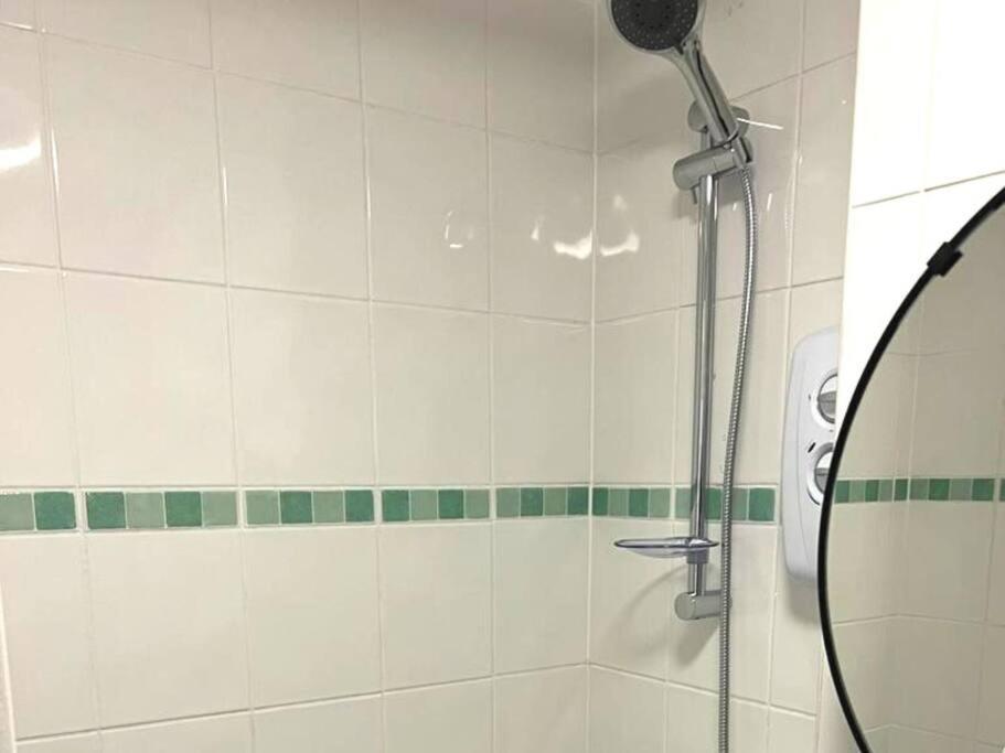 Appartement Aisiki At Tottenham Hale, 4-bedroom And 2-bathroom, Pet-friendly Duplex Flat, King Or Twin Beds With Free Wi-fi & Parking Space *
